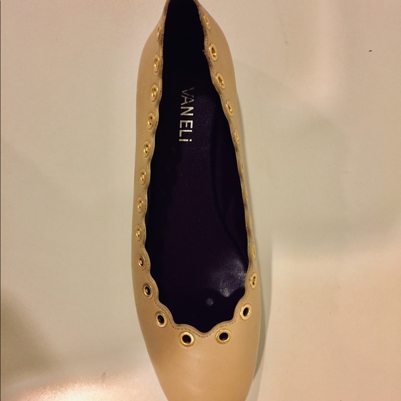 NIB Van Eli baby flats in nude Napa leather - Picture 3 of 8